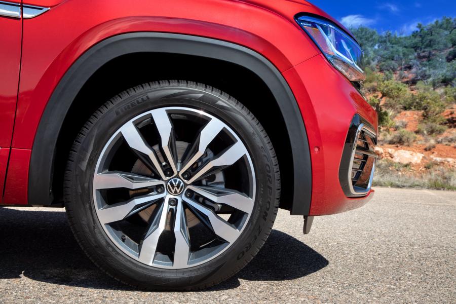 Колеса Volkswagen Atlas SEL V6 Premium 4Motion R-Line 2020 года  (фото 18 из 30)